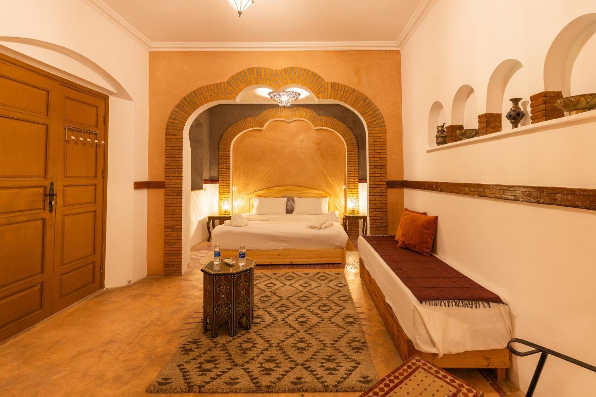 Hotel Riad Aicha Marrakech à Marrakesh Extérieur photo